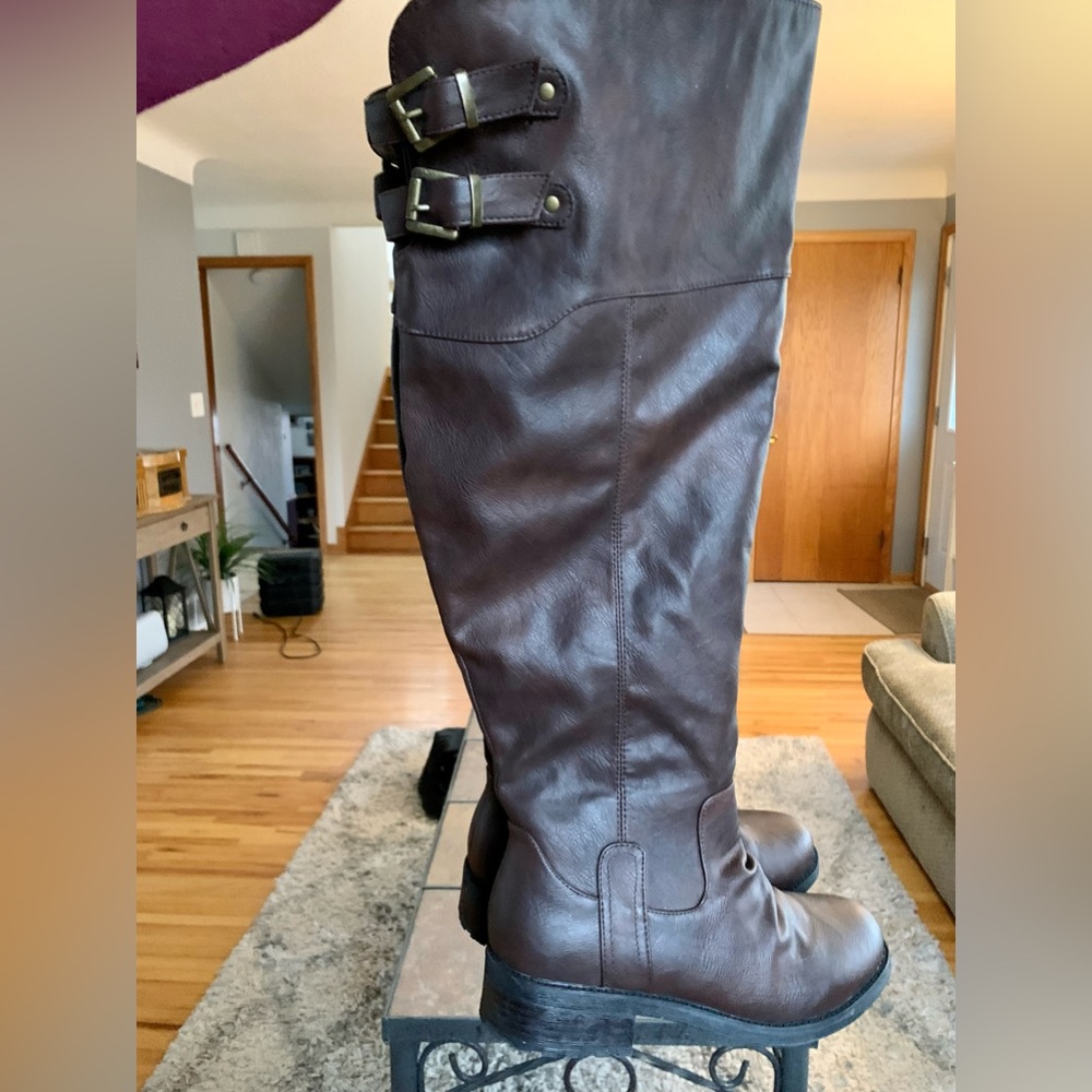 Women’s DREAM PAIRS brown over the knee boots (wide calf) Size: 7.5